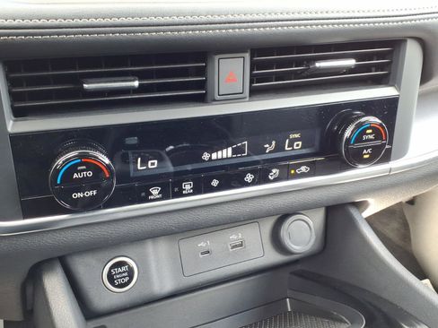 Certified 2023 Nissan Rogue SV image 26