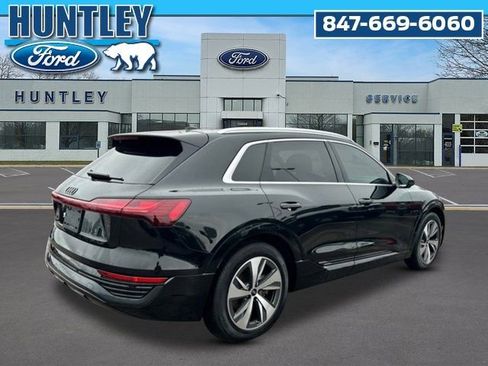 Used 2024 Audi Q8 e-tron Premium Plus w/ Premium Plus Package image 5