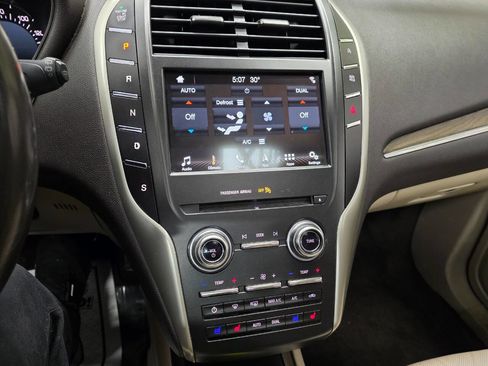 Used 2018 Lincoln MKC Reserve image 21
