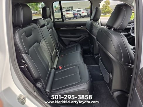 Used 2023 Jeep Grand Cherokee Limited AWD/4WD image 14