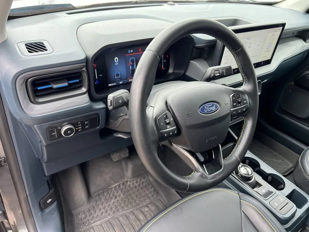 Used 2025 Ford Maverick Lobo AWD/4WD image 16