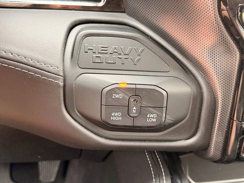 Used 2025 RAM 2500 Limited AWD/4WD image 25