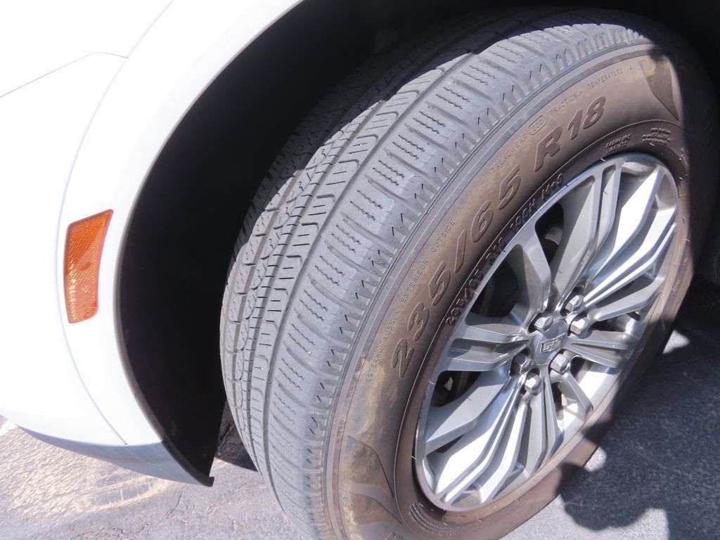 Used 2018 Cadillac XT5 Luxury w/ Driver Awareness Package FWD image 14