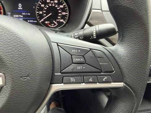 Used 2025 Nissan Altima 2.5 SV FWD image 24