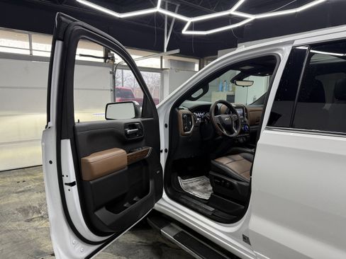 Used 2022 Chevrolet Silverado 1500 High Country image 9