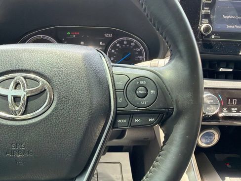 Used 2022 Toyota Venza XLE AWD/4WD image 18