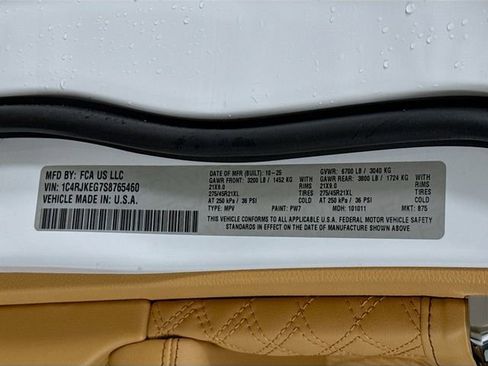 New 2025 Jeep Grand Cherokee L Summit image 34