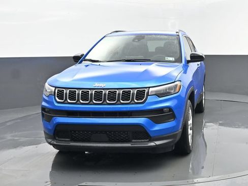 Used 2024 Jeep Compass Latitude w/ Sun and Sound Group AWD/4WD image 24
