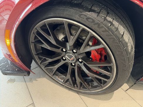 Used 2015 Chevrolet Corvette Z06 w/ 3LZ Preferred Equipment Group image 16