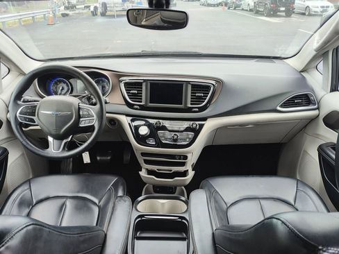 Used 2020 Chrysler Voyager Lxi image 18