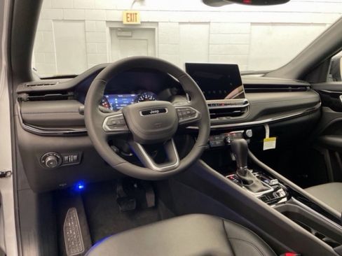 New 2025 Jeep Compass Latitude w/ Sun & Sound Group image 9