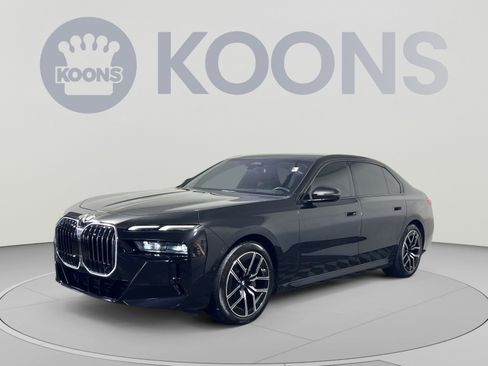 Used 2024 BMW 740i xDrive AWD/4WD image 5