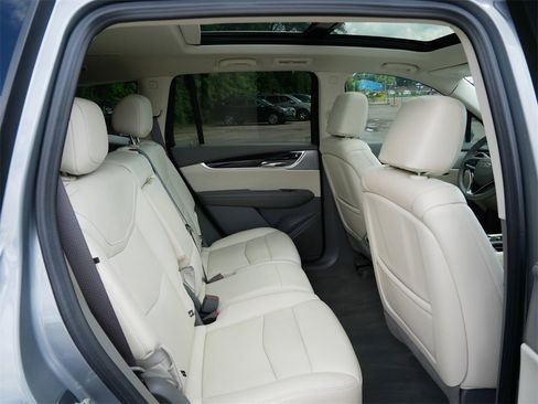 Used 2023 Cadillac XT6 Premium Luxury image 9