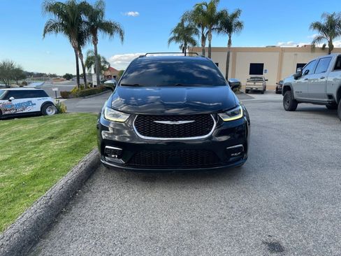 Used 2022 Chrysler Pacifica Limited image 2