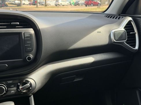 Used 2025 Kia Soul LX w/ LX Technology Package image 64