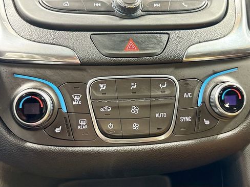 Used 2018 Chevrolet Equinox LT image 17