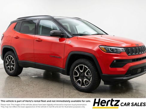 Used 2025 Jeep Compass Trailhawk AWD/4WD image 1