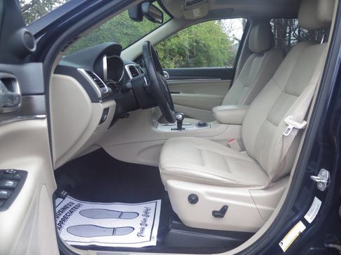 Used 2015 Jeep Grand Cherokee Limited w/ Trailer Tow Group IV image 12