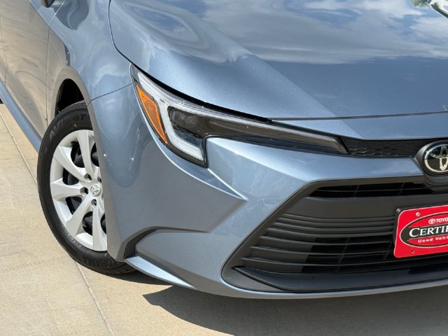 Used 2026 Toyota Corolla LE FWD image 5