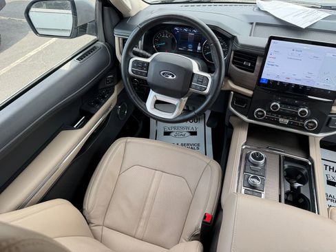 Used 2024 Ford Expedition Limited AWD/4WD image 17