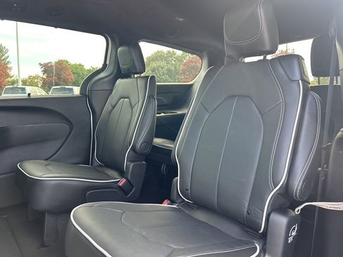 New 2026 Chrysler Pacifica Limited w/ S Appearance Package image 13