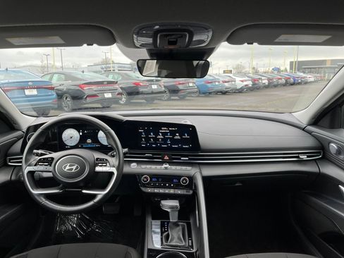 Used 2025 Hyundai Elantra SEL image 33
