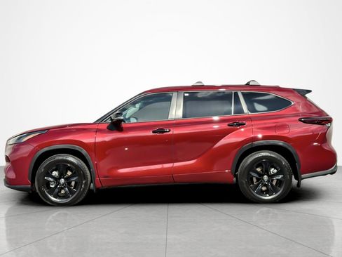 Certified 2025 Toyota Highlander XLE image 2