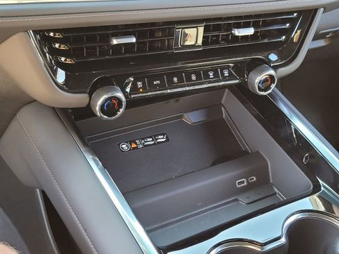 New 2025 Chevrolet Tahoe High Country AWD/4WD image 21