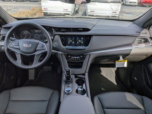 New 2026 Cadillac XT5 Luxury image 18