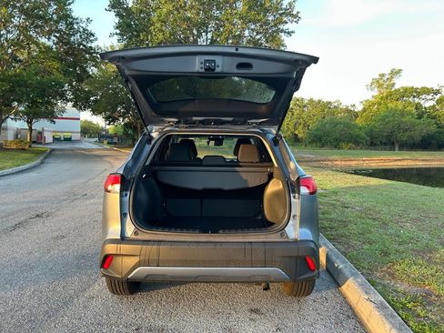 Certified 2024 Toyota Corolla Cross LE w/ Moonroof Package FWD image 10