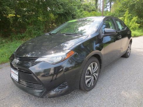Used 2019 Toyota Corolla LE image 1
