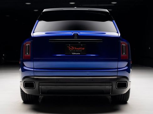 Used 2021 Rolls-Royce Cullinan Black Badge image 26