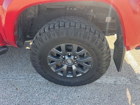 Used 2023 Toyota Tacoma SR5 w/ Technology Package image 16