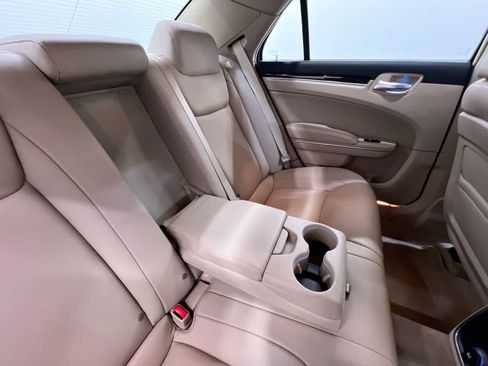Used 2013 Chrysler 300 RWD image 34