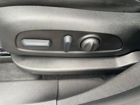 Used 2024 GMC Terrain SLT w/ Infotainment Package II image 16