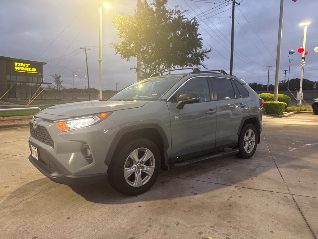Used 2021 Toyota RAV4 XLE FWD image 1