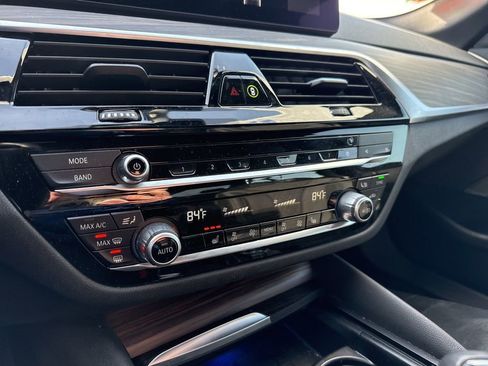 Used 2023 BMW 530e xDrive w/ Premium Package image 18