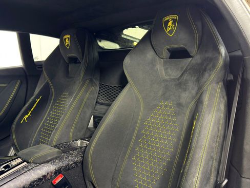 Used 2018 Lamborghini Huracan Performante image 38