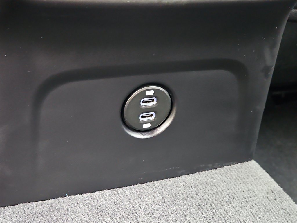 Certified 2026 Porsche Macan AWD/4WD image 24