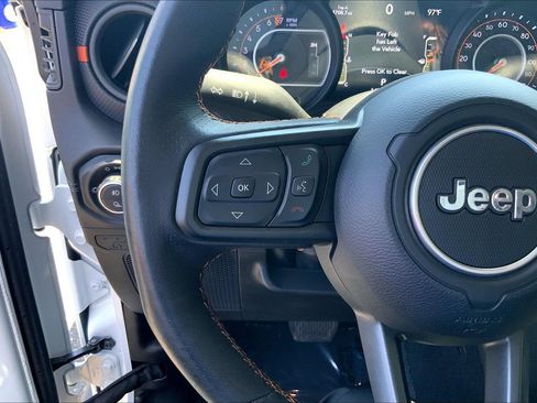 Certified 2024 Jeep Gladiator Mojave w/ Convenience Group AWD/4WD image 22