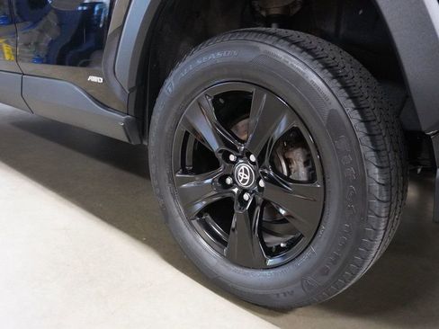 Used 2021 Toyota RAV4 LE AWD/4WD image 5