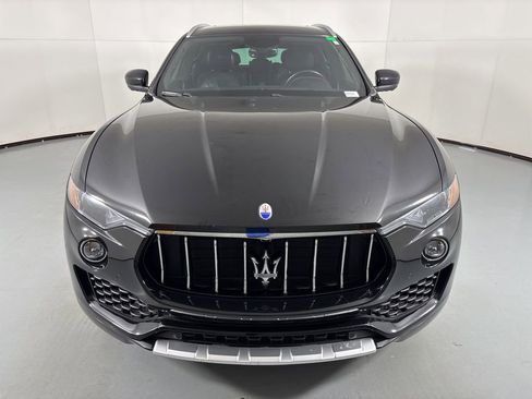 Used 2017 Maserati Levante w/ Luxury Package image 3