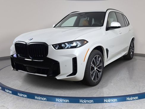 New 2026 BMW X5 xDrive40i w/ M Sport Package AWD/4WD image 1