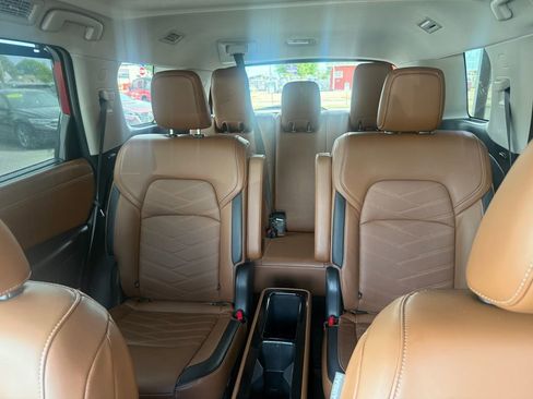 Used 2022 Nissan Pathfinder Platinum w/ Cargo Package AWD/4WD image 5
