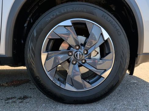 Used 2024 Nissan Rogue SV FWD image 28