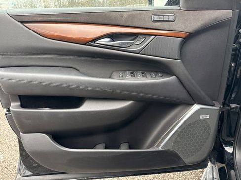 Used 2018 Cadillac Escalade ESV Luxury image 23