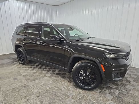 Used 2024 Jeep Grand Cherokee L Laredo AWD/4WD image 7