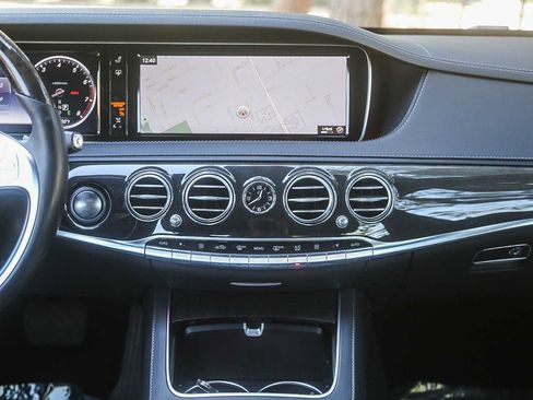 Used 2017 Mercedes-Benz S 550 Sedan image 11