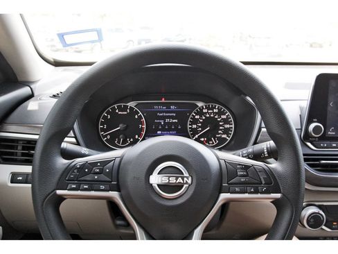 Used 2024 Nissan Altima 2.5 SV AWD/4WD image 9