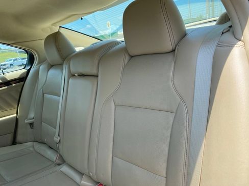Used 2015 Ford Taurus Limited w/ Equipment Group 301A FWD image 29
